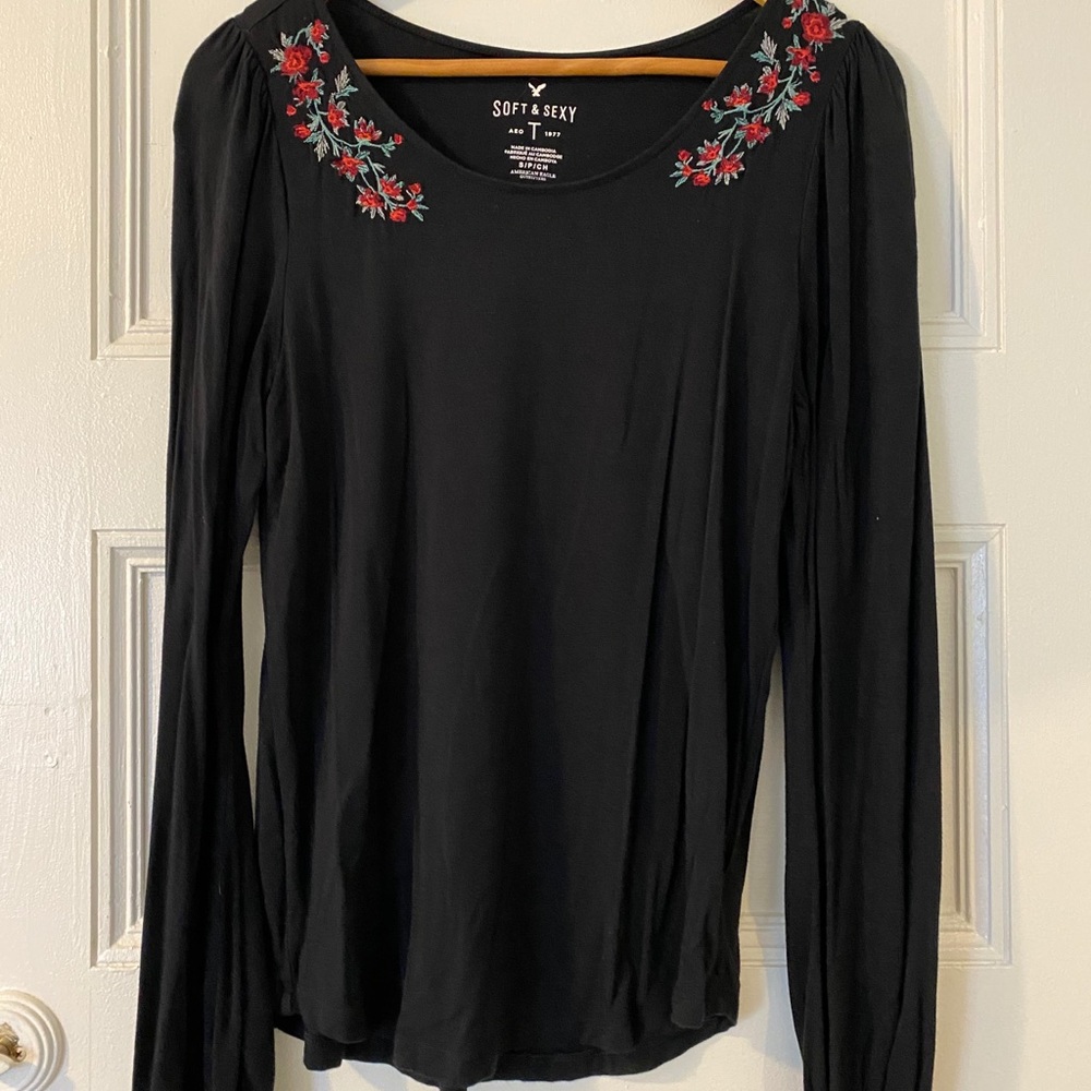 American Eagle Small Tee Embroidered Neckline
